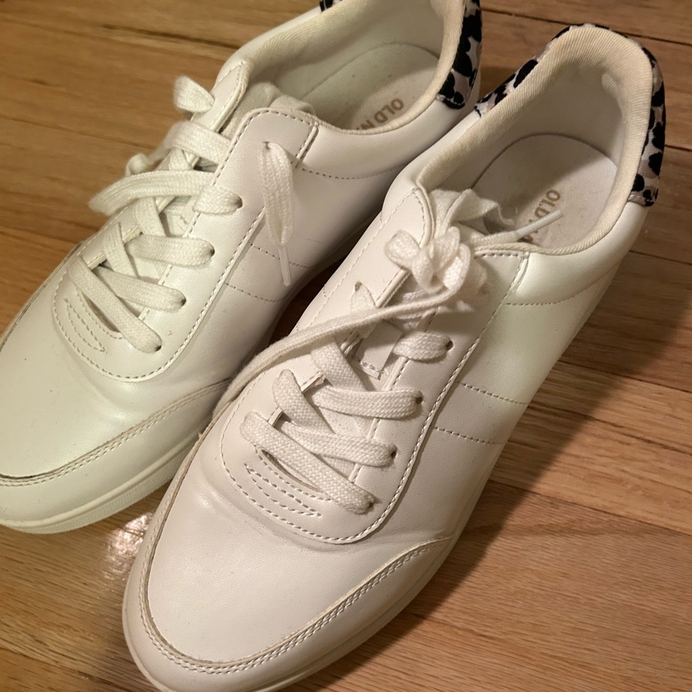 Old Navy Women's Casual Sneakers. White With Cheetah Print On Back. Size 9